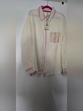 Beautiful By EASEL LIGHT OFF WHITE BUTTON DOWN LONG SLEEVE COLLARED SHIRT. DAISY